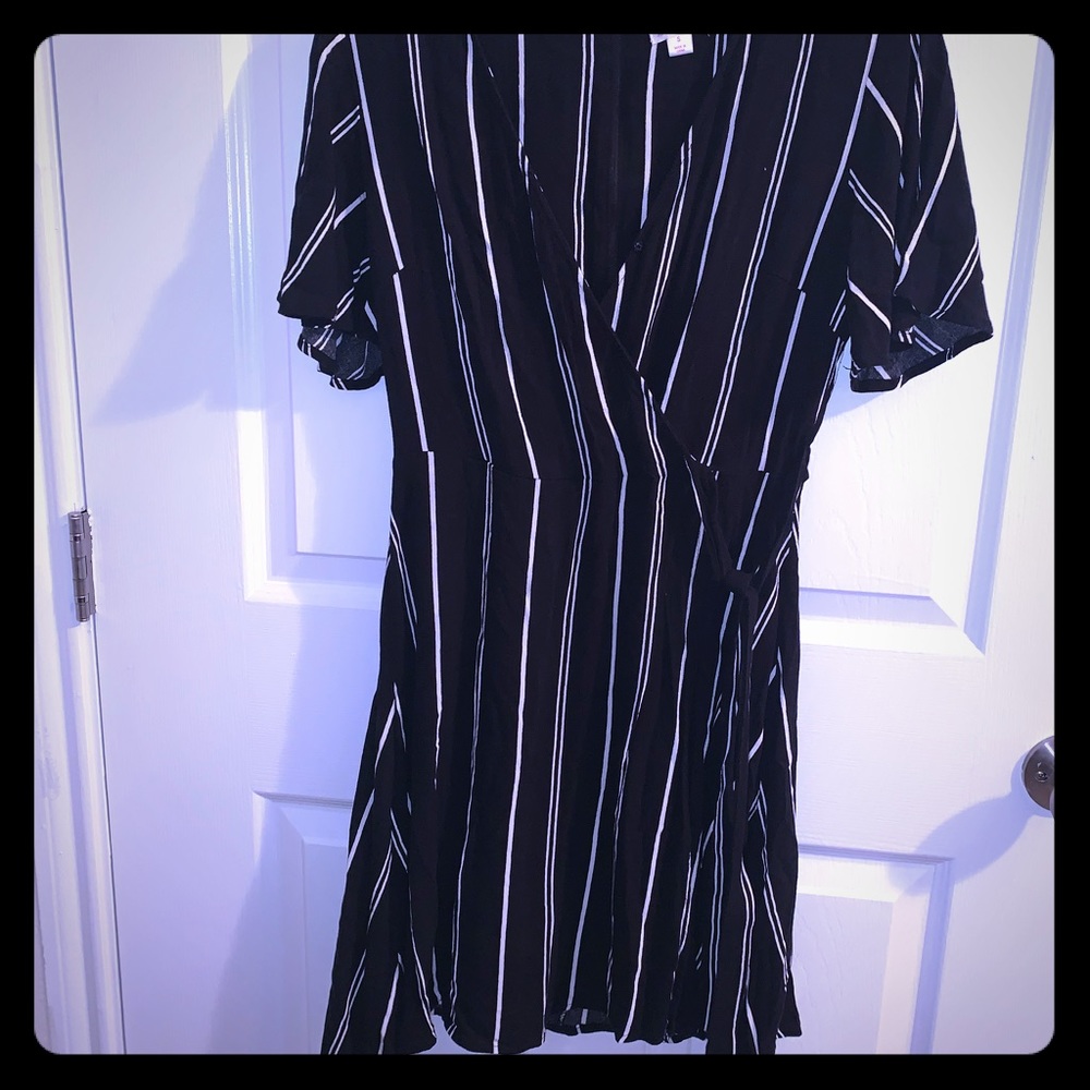 V neck wrap dress, Black and white